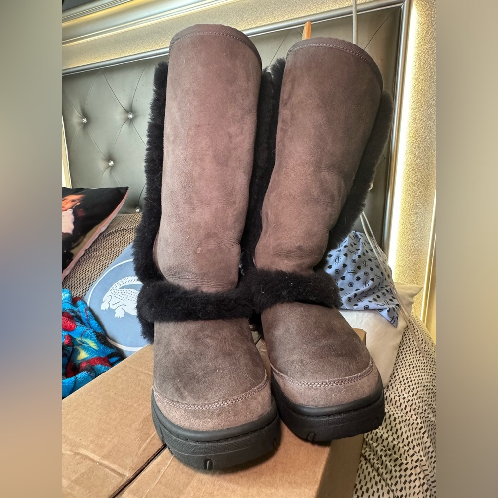 UGG Sunburst Winter Boots Cozy Slip-On Style